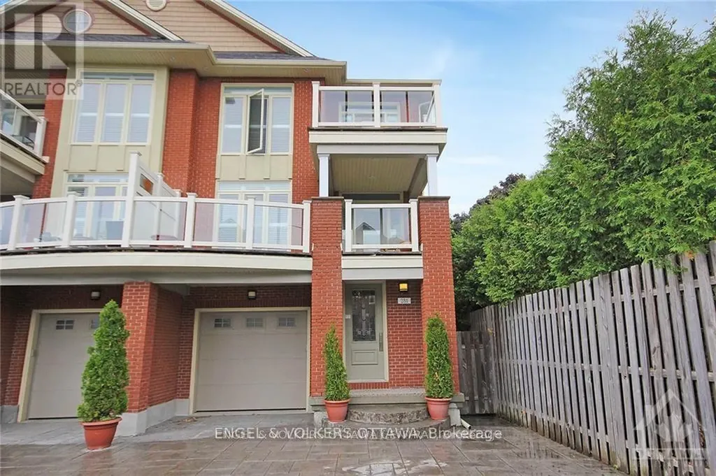 281 Kirchoffer Avenue Ottawa ON K2A 1Y1
