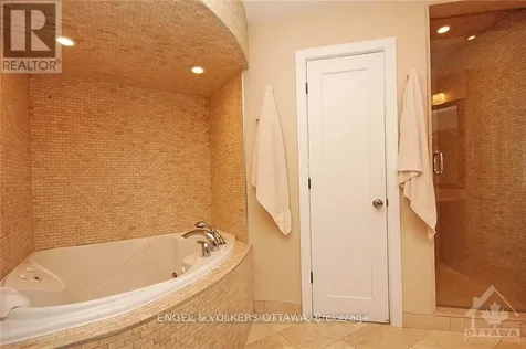 281 Kirchoffer Avenue Ottawa ON K2A 1Y1