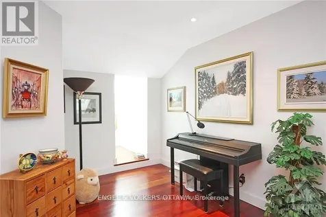 281 Kirchoffer Avenue Ottawa ON K2A 1Y1