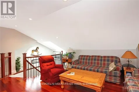 281 Kirchoffer Avenue Ottawa ON K2A 1Y1