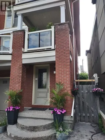 281 Kirchoffer Avenue Ottawa ON K2A 1Y1