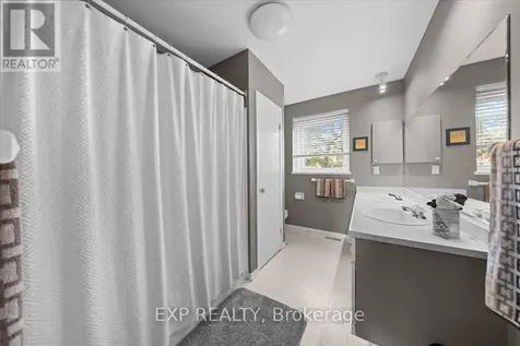 899 Dresden Crescent Ottawa ON K2B 5H8
