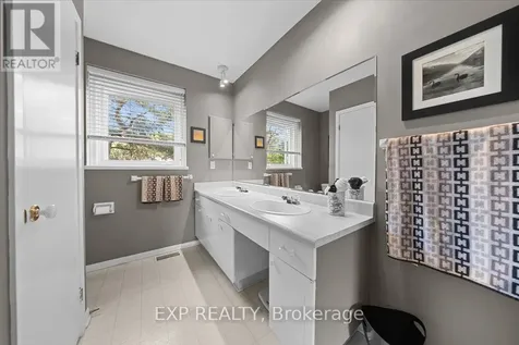 899 Dresden Crescent Ottawa ON K2B 5H8