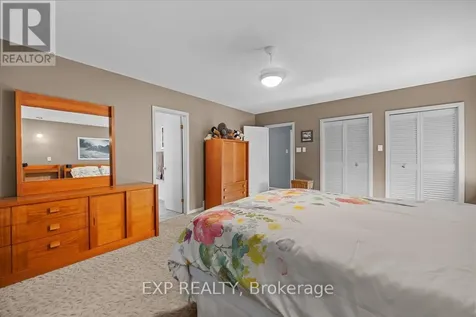 899 Dresden Crescent Ottawa ON K2B 5H8