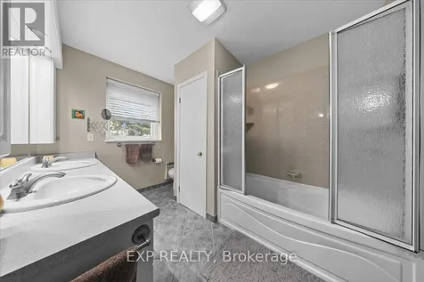 899 Dresden Crescent Ottawa ON K2B 5H8