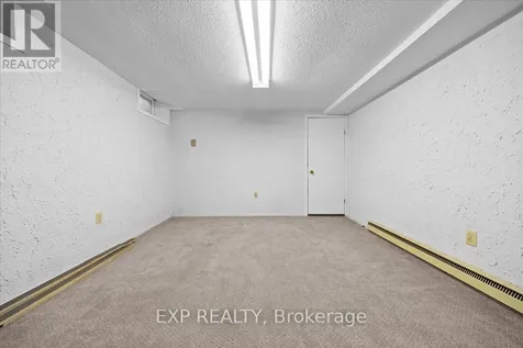 899 Dresden Crescent Ottawa ON K2B 5H8