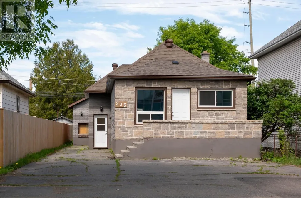 335 Vickers St N Thunder Bay ON P7C 4B1