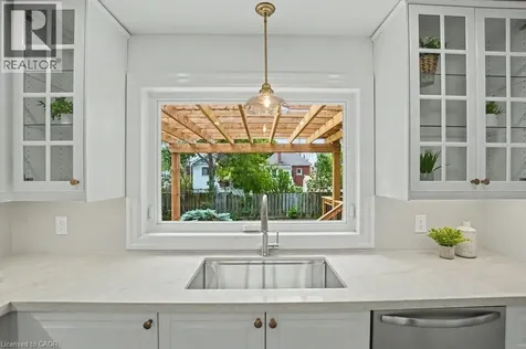 72 Mountain Park Avenue Hamilton ON L9A 1A3