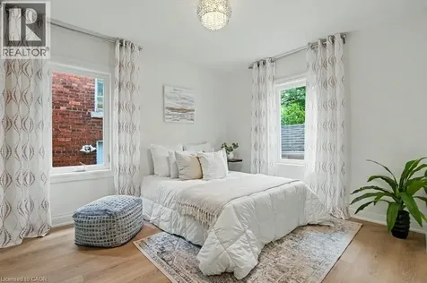 72 Mountain Park Avenue Hamilton ON L9A 1A3