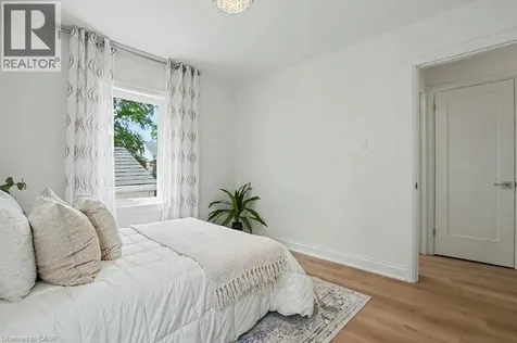 72 Mountain Park Avenue Hamilton ON L9A 1A3