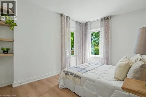 72 Mountain Park Avenue Hamilton ON L9A 1A3