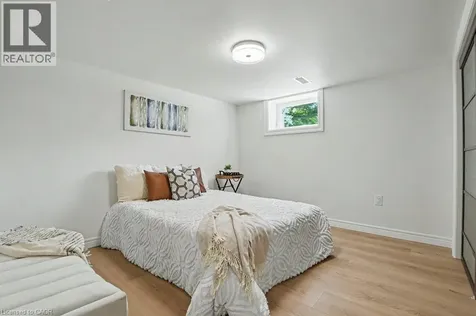 72 Mountain Park Avenue Hamilton ON L9A 1A3