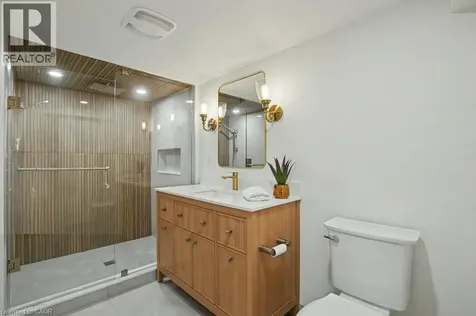 72 Mountain Park Avenue Hamilton ON L9A 1A3
