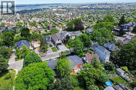 72 Mountain Park Avenue Hamilton ON L9A 1A3