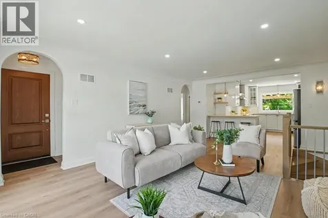 72 Mountain Park Avenue Hamilton ON L9A 1A3