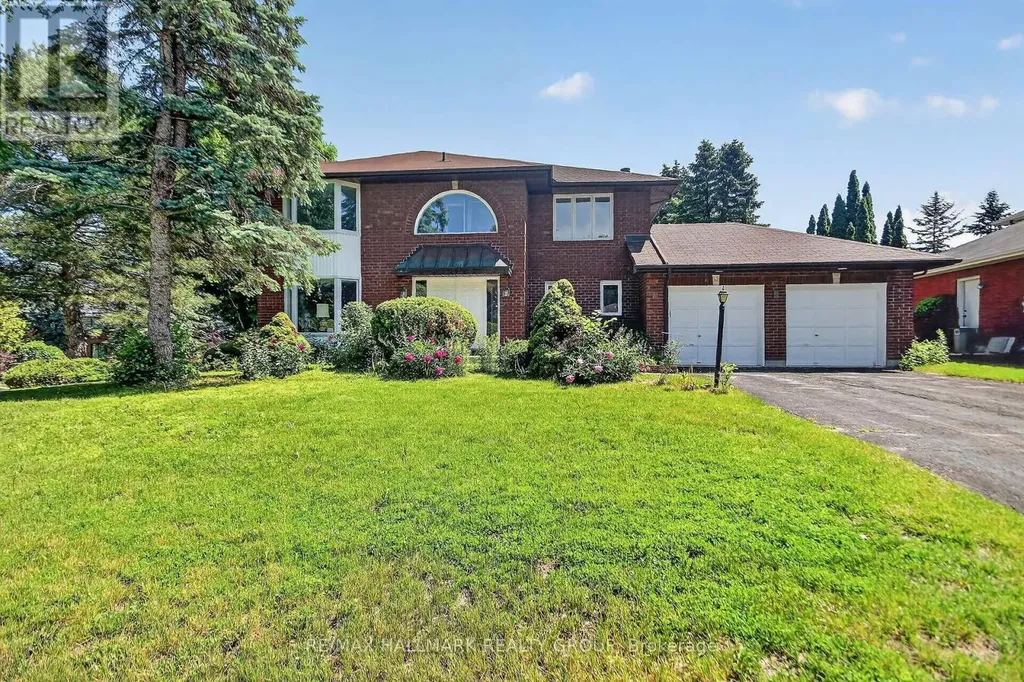 9 Halldorson Crescent Ottawa ON K2K 2C3