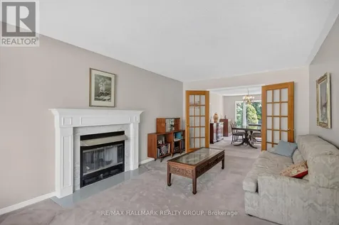 9 Halldorson Crescent Ottawa ON K2K 2C3
