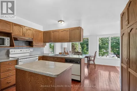 9 Halldorson Crescent Ottawa ON K2K 2C3