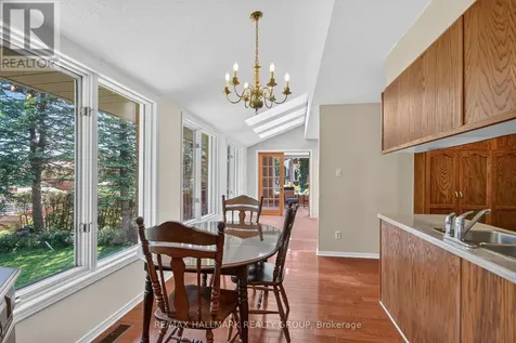 9 Halldorson Crescent Ottawa ON K2K 2C3