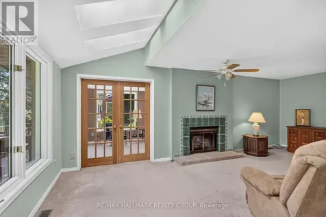 9 Halldorson Crescent Ottawa ON K2K 2C3