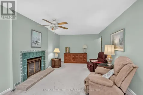 9 Halldorson Crescent Ottawa ON K2K 2C3