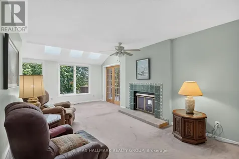 9 Halldorson Crescent Ottawa ON K2K 2C3