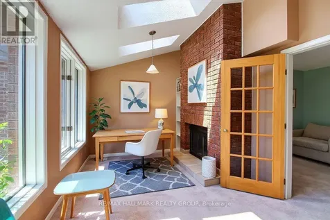 9 Halldorson Crescent Ottawa ON K2K 2C3