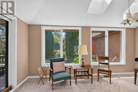 9 Halldorson Crescent Ottawa ON K2K 2C3