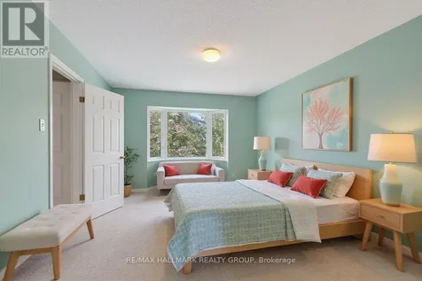 9 Halldorson Crescent Ottawa ON K2K 2C3