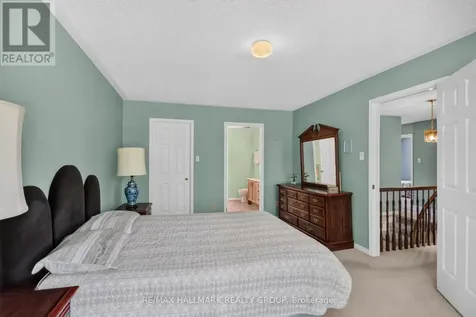 9 Halldorson Crescent Ottawa ON K2K 2C3