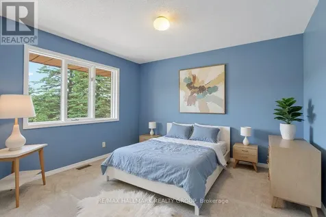 9 Halldorson Crescent Ottawa ON K2K 2C3