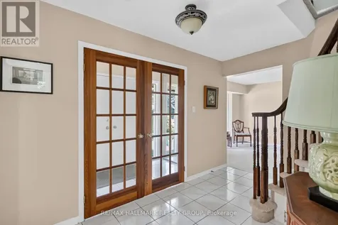 9 Halldorson Crescent Ottawa ON K2K 2C3