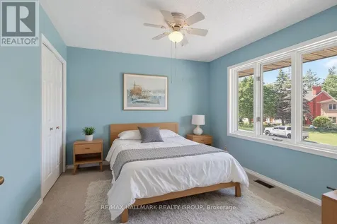 9 Halldorson Crescent Ottawa ON K2K 2C3