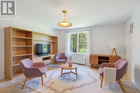 9 Halldorson Crescent Ottawa ON K2K 2C3