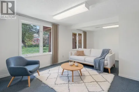 9 Halldorson Crescent Ottawa ON K2K 2C3