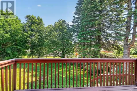 9 Halldorson Crescent Ottawa ON K2K 2C3