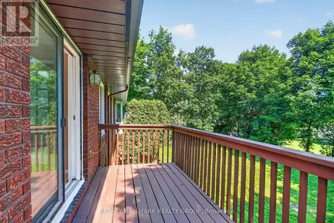9 Halldorson Crescent Ottawa ON K2K 2C3