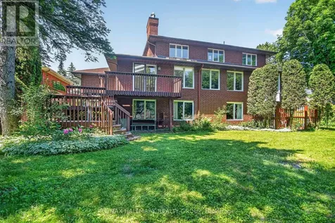 9 Halldorson Crescent Ottawa ON K2K 2C3