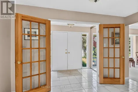 9 Halldorson Crescent Ottawa ON K2K 2C3