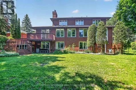 9 Halldorson Crescent Ottawa ON K2K 2C3