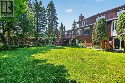 9 Halldorson Crescent Ottawa ON K2K 2C3