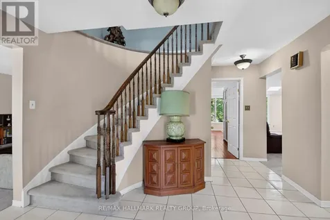 9 Halldorson Crescent Ottawa ON K2K 2C3