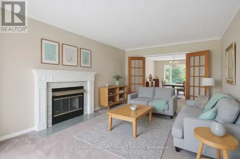 9 Halldorson Crescent Ottawa ON K2K 2C3