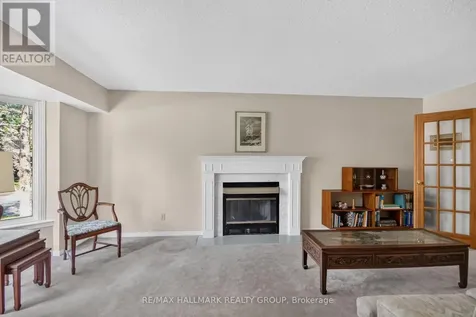 9 Halldorson Crescent Ottawa ON K2K 2C3