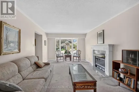 9 Halldorson Crescent Ottawa ON K2K 2C3