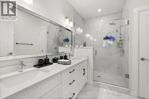 2431 Barkley Avenue Windsor ON N8P 0G7