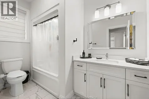 2431 Barkley Avenue Windsor ON N8P 0G7