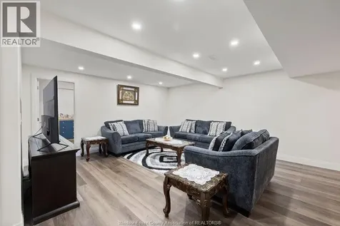 2431 Barkley Avenue Windsor ON N8P 0G7