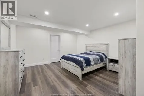 2431 Barkley Avenue Windsor ON N8P 0G7