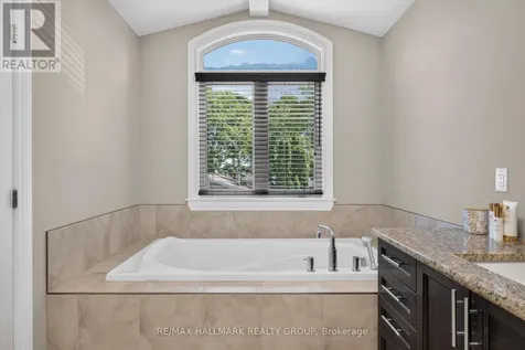 856 Norton Avenue Ottawa ON K2B 5P6